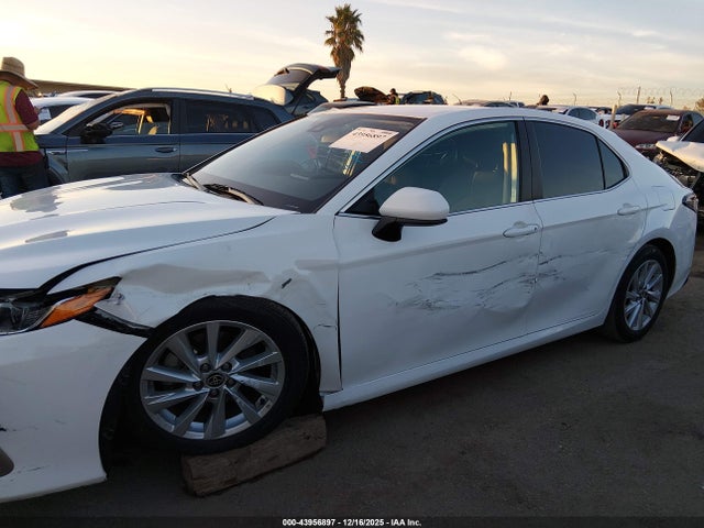 4T1C11AK8MU552274 Toyota CAMRY LE