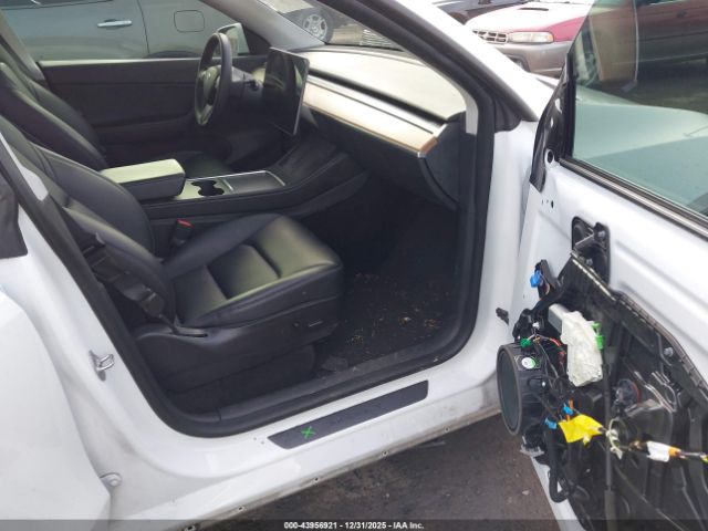 2021 TESLA MODEL Y 5YJYGDEE5MF286039 Photo 4