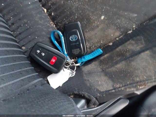 Toyota Prius Three 2018 JTDKARFU4J3553612 Image 11