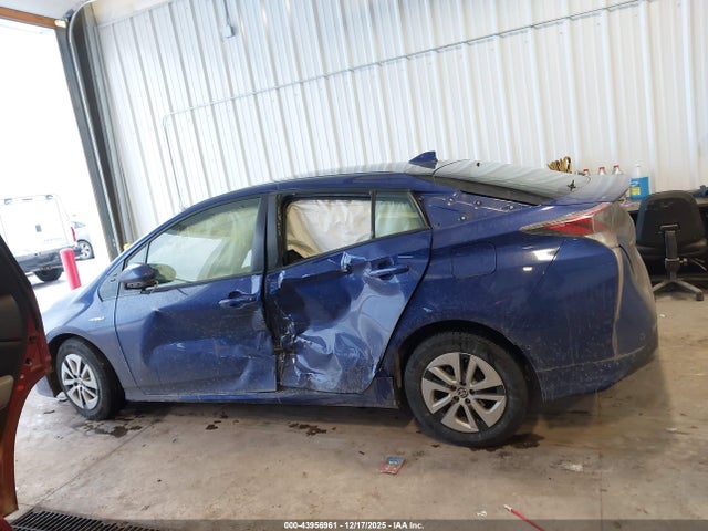 Toyota Prius Three 2018 JTDKARFU4J3553612 Image 14
