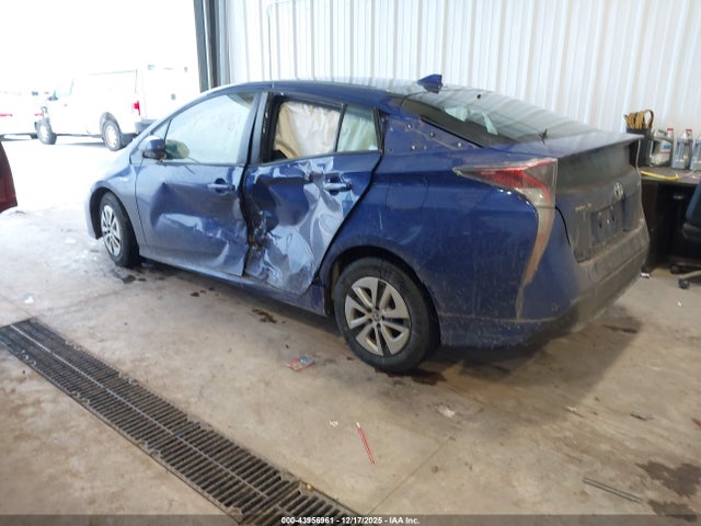 Toyota Prius Three 2018 JTDKARFU4J3553612 Image 3