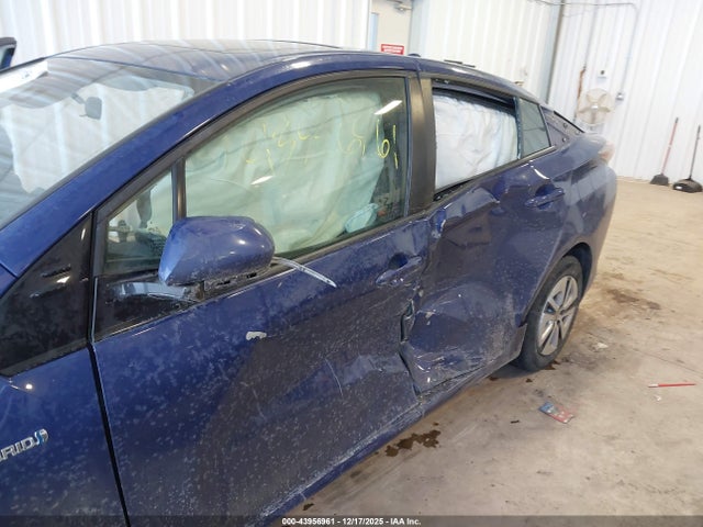 Toyota Prius Three 2018 JTDKARFU4J3553612 Image 6
