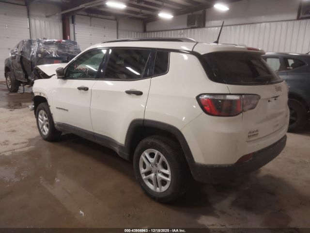2018 JEEP COMPASS 3C4NJDAB5JT261459 Photo 2