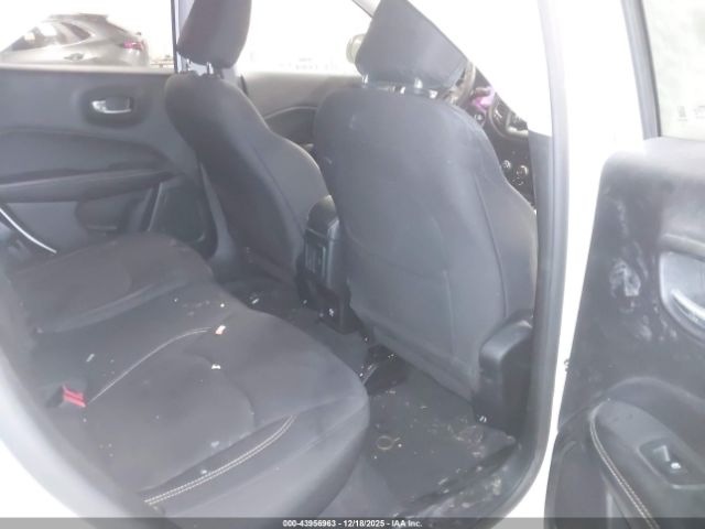 2018 JEEP COMPASS 3C4NJDAB5JT261459 Photo 7