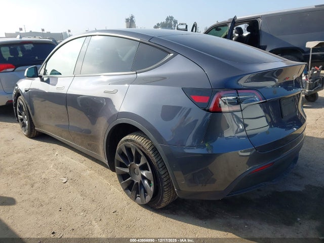 2022 TESLA MODEL Y 7SAYGDEE3NF410748 Photo 2