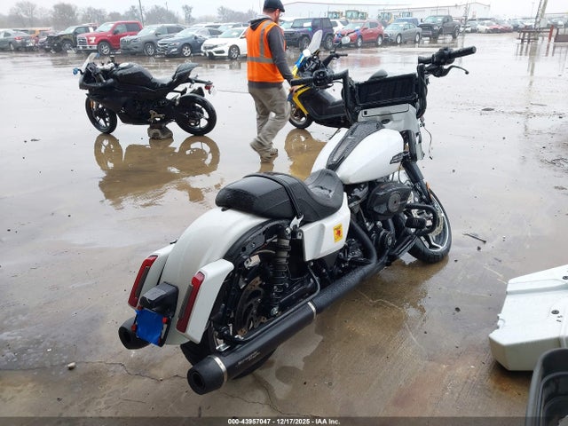 2024 HARLEY-DAVIDSON FLHX 1HD1KB710RB650522 Photo 3