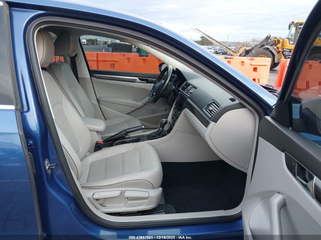 1VWBT7A32HC021411 Volkswagen Passat 1.8t Se