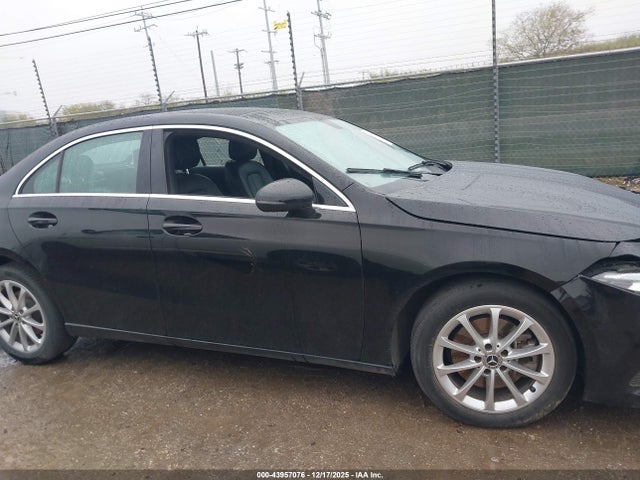 Mercedes-Benz A 220 2019 WDD3G4EB7KW022559 Image 14