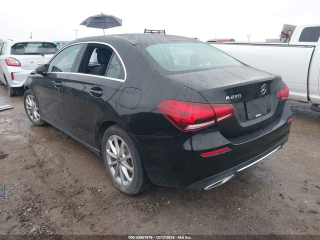 Mercedes-Benz A 220 2019 WDD3G4EB7KW022559 Image 3