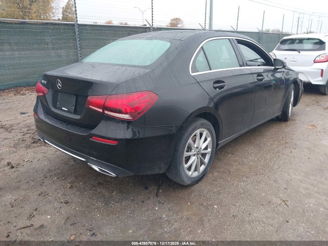 Mercedes-Benz A 220 2019 WDD3G4EB7KW022559 Image 4
