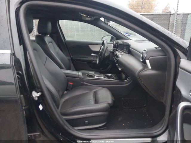 Mercedes-Benz A 220 2019 WDD3G4EB7KW022559 Image 5