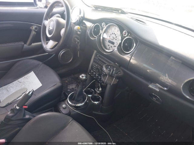 2006 MINI COOPER S WMWRE33516TL18716 Photo 4