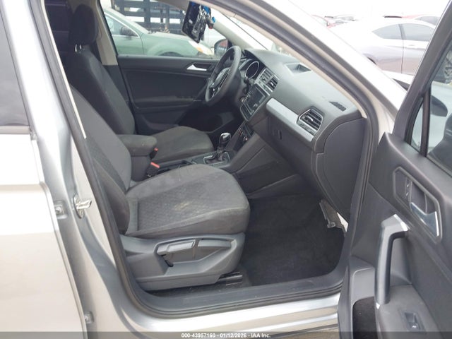 43957160 :رقم المزاد ، 3VV1B7AX8LM165039 vin ، 2020 Volkswagen Tiguan 2.0t S مزاد بيع