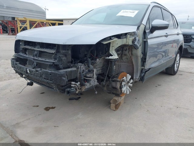 43957160 :رقم المزاد ، 3VV1B7AX8LM165039 vin ، 2020 Volkswagen Tiguan 2.0t S مزاد بيع
