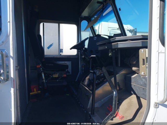 1F65F5KY2G0A13544 Ford F-59 Commercial Stripped