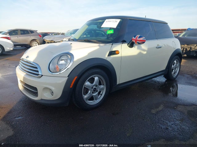 2011 MINI COOPER WMWSU3C58BT096366 Photo 1