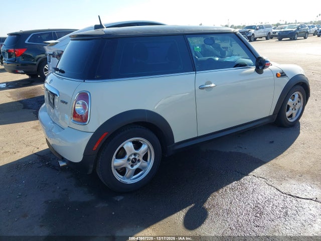 2011 MINI COOPER WMWSU3C58BT096366 Photo 3