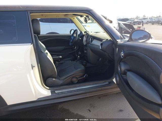2011 MINI COOPER WMWSU3C58BT096366 Photo 4
