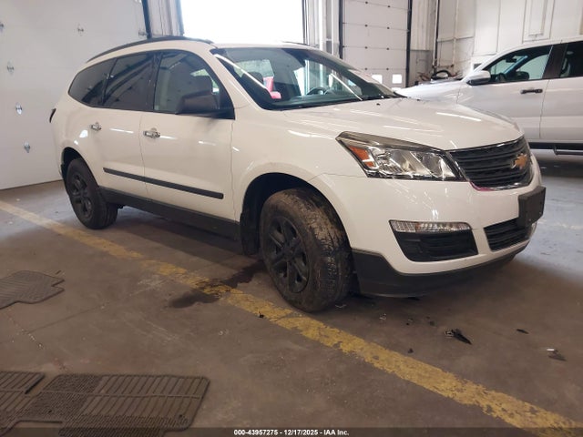 Chevrolet Traverse Ls 2017 1GNKRFEDXHJ244992 main image