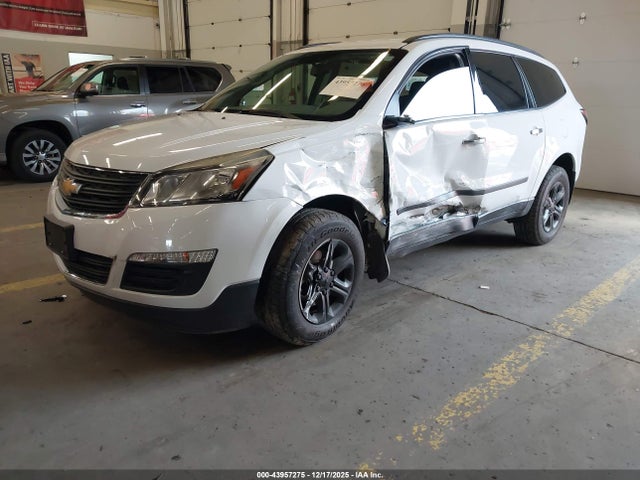 Chevrolet Traverse Ls 2017 1GNKRFEDXHJ244992 Image 2