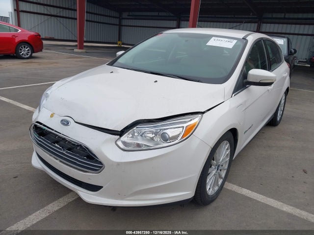 Ford FOCUS ELECTRIC 2018 1FADP3R42JL282961 Image 2