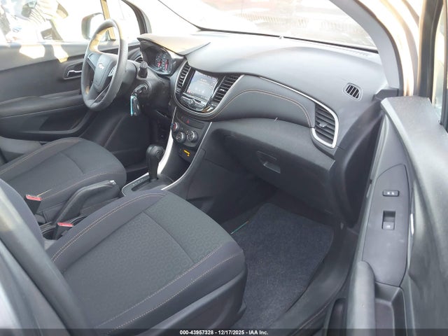 3GNCJKSB9LL144228 Chevrolet Trax Fwd Ls