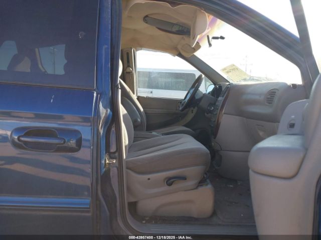 2002 CHRYSLER TOWN & COUNTRY 2C4GP74L42R679562 Photo 4