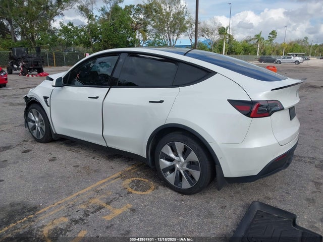 2021 TESLA MODEL Y 5YJYGDEE6MF260338 Photo 2