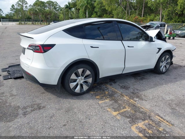 2021 TESLA MODEL Y 5YJYGDEE6MF260338 Photo 3
