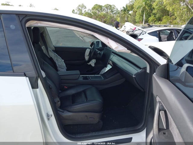 2021 TESLA MODEL Y 5YJYGDEE6MF260338 Photo 4