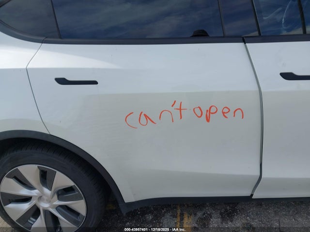 2021 TESLA MODEL Y 5YJYGDEE6MF260338 Photo 7