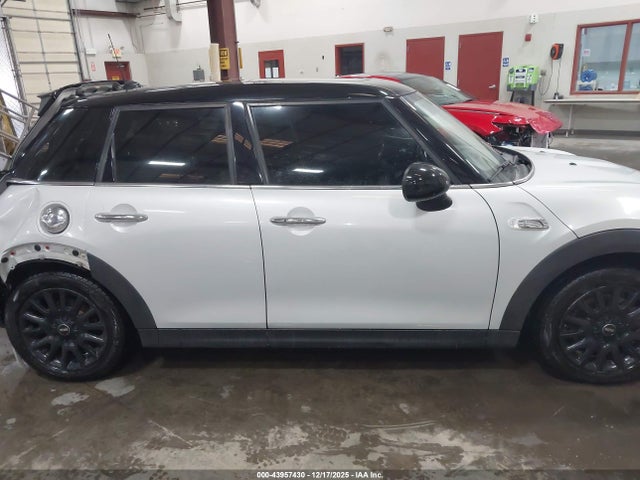 WMWXU3C51F2B57402 Mini Hardtop Cooper S