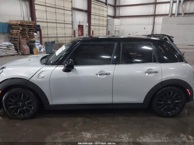 WMWXU3C51F2B57402 Mini Hardtop Cooper S