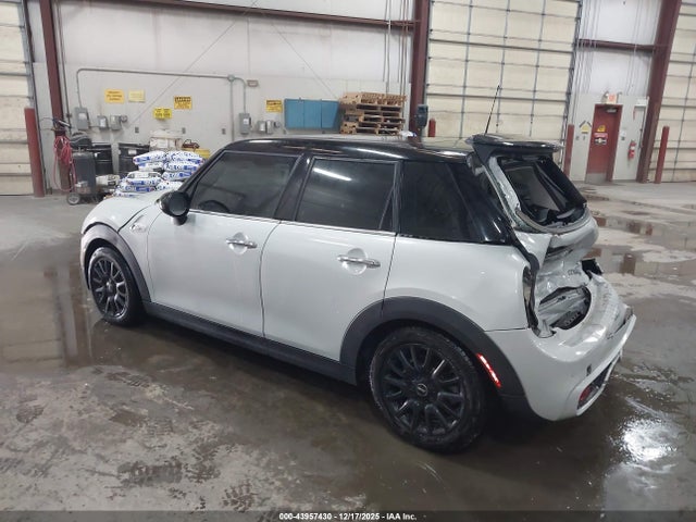 2015 MINI HARDTOP WMWXU3C51F2B57402 Photo 2
