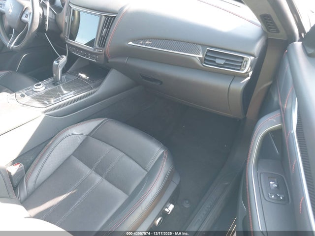 ZN661YUM3RX443734 Maserati Levante Modena Ultima