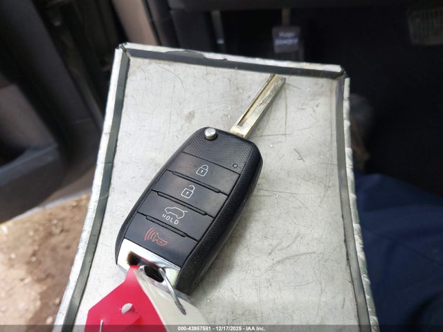 5XYPG4A58HG215031 KIA Sorento 3.3l Lx