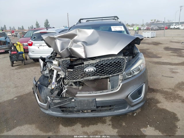 5XYPG4A58HG215031 KIA Sorento 3.3l Lx