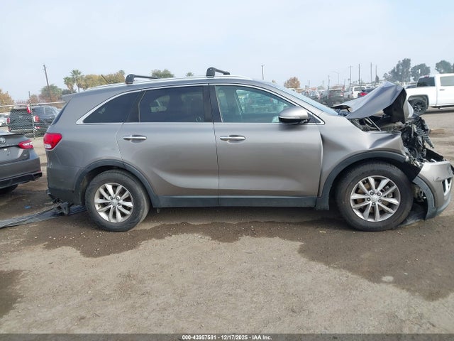 5XYPG4A58HG215031 KIA Sorento 3.3l Lx