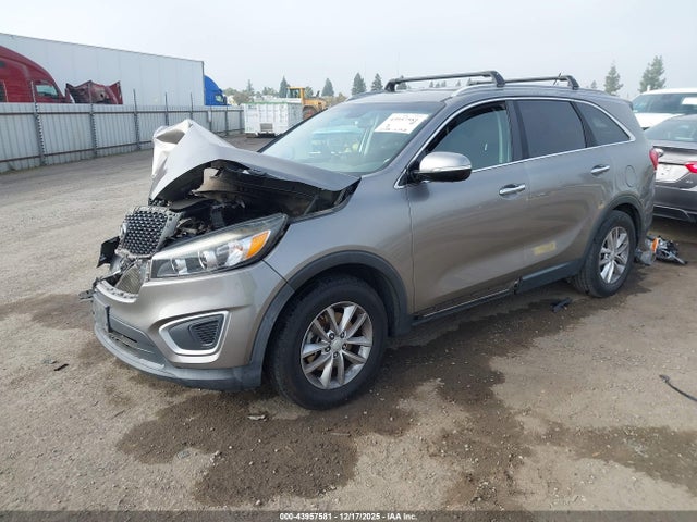 5XYPG4A58HG215031 KIA Sorento 3.3l Lx