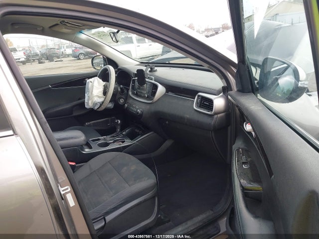 5XYPG4A58HG215031 KIA Sorento 3.3l Lx