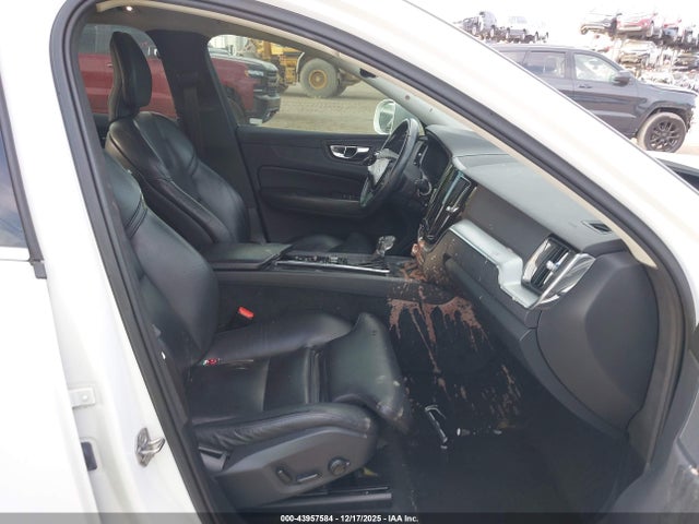 2019 VOLVO XC60 LYVA22RK4KB230886 Photo 4