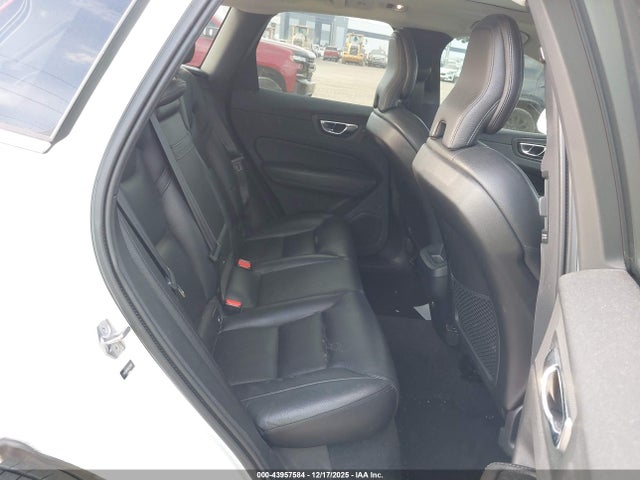 2019 VOLVO XC60 LYVA22RK4KB230886 Photo 7