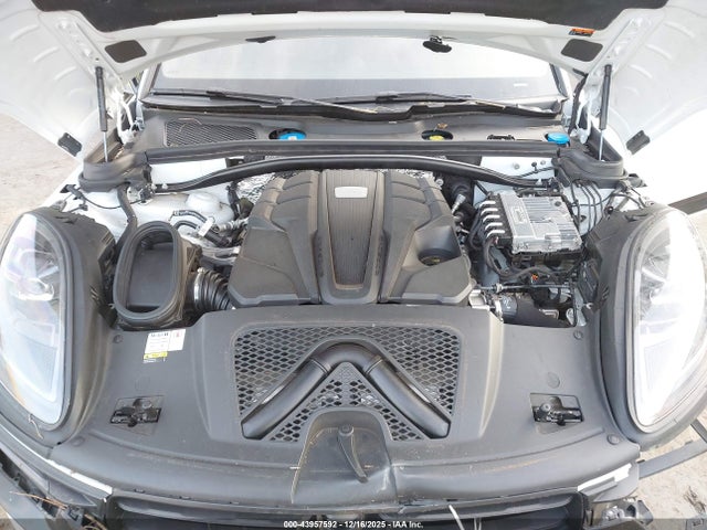 2022 PORSCHE MACAN WP1AF2A53NLB31534 Photo 9