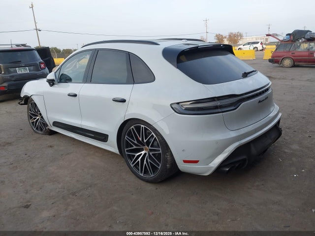 2022 PORSCHE MACAN WP1AF2A53NLB31534 Photo 2