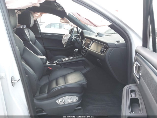 2022 PORSCHE MACAN WP1AF2A53NLB31534 Photo 4