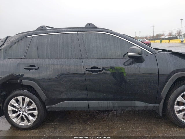 Toyota Rav4 Xle Premium 2024 2T3C1RFV6RC295827 Image 13