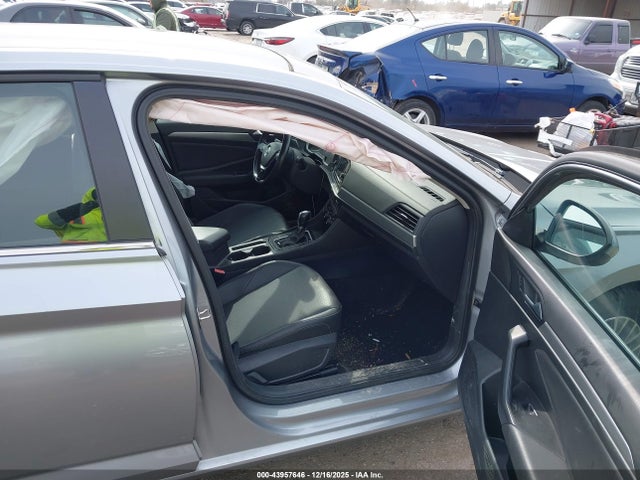 2019 VOLKSWAGEN JETTA 3VWC57BU9KM265228 Photo 4