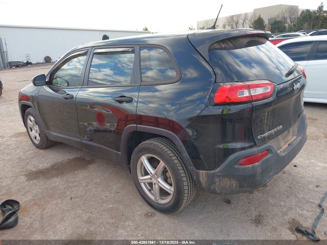43957661 :رقم المزاد ، 1C4PJLAB6GW165717 vin ، 2016 Jeep Cherokee Sport مزاد بيع