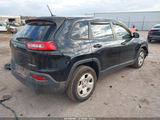 43957661 :رقم المزاد ، 1C4PJLAB6GW165717 vin ، 2016 Jeep Cherokee Sport مزاد بيع