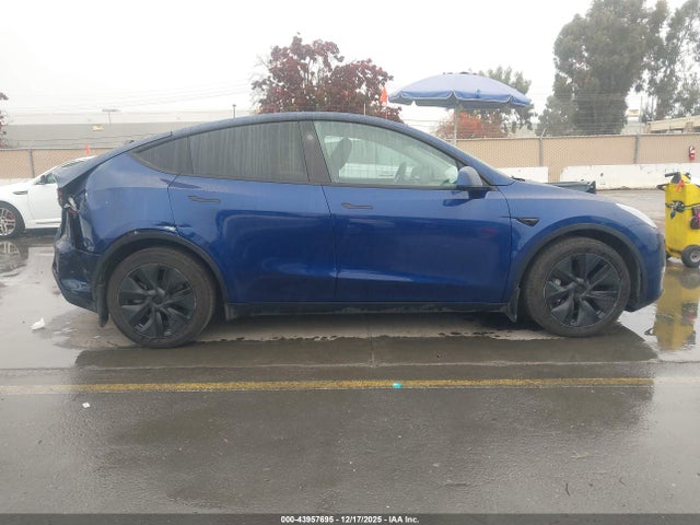 7SAYGDEE8SF238602 Tesla Model Y Long Range Dual Motor All-wheel Drive
